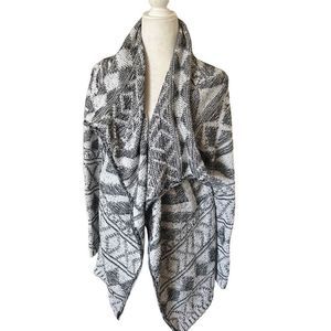 Market and spruce open waterfall cardigan black and white size medium